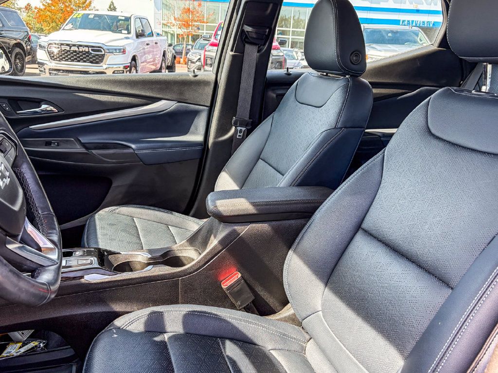 Used 2022 Chevrolet Bolt EUV Premier w/ Sun & Sound Package FWD image 9