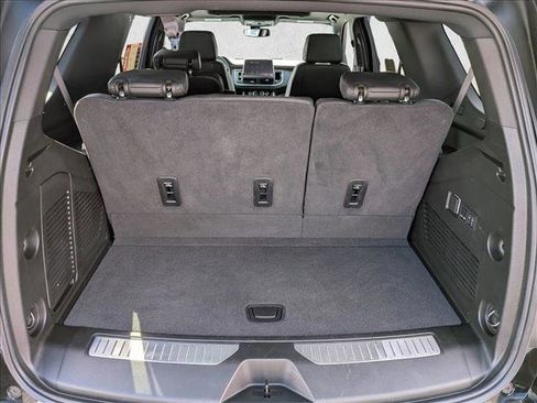 Used 2024 Chevrolet Tahoe Z71 w/ Luxury Package image 21