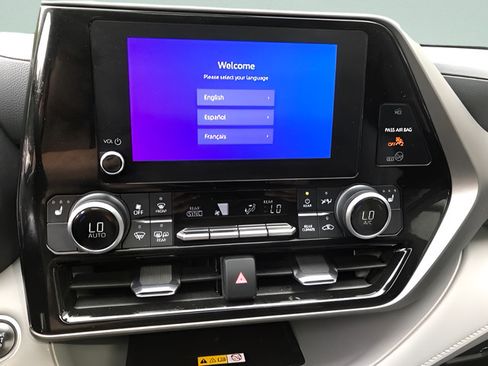 Certified 2024 Toyota Highlander XLE AWD/4WD image 19