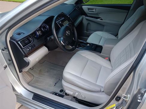 Used 2015 Toyota Camry XLE image 9