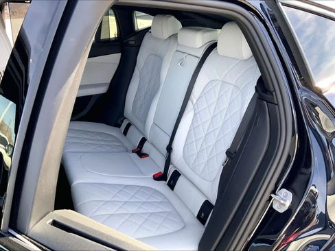 Used 2025 BMW X6 xDrive40i w/ Executive Package image 20