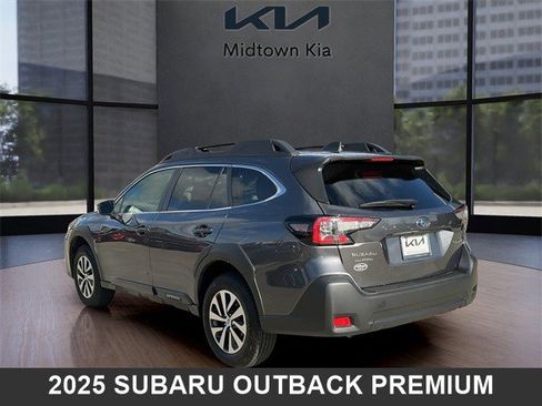Used 2025 Subaru Outback Premium image 5
