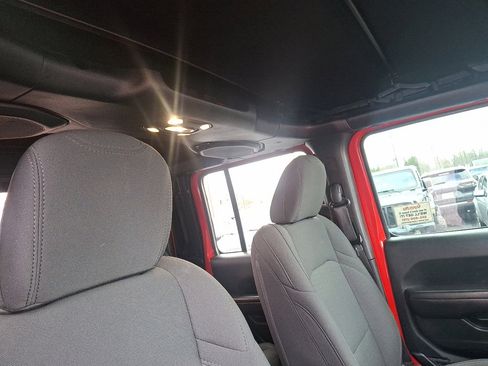 Certified 2020 Jeep Gladiator Sport w/ Quick Order Package 24S image 13