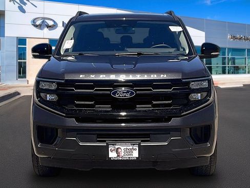 Used 2025 Ford Expedition Active AWD/4WD image 3
