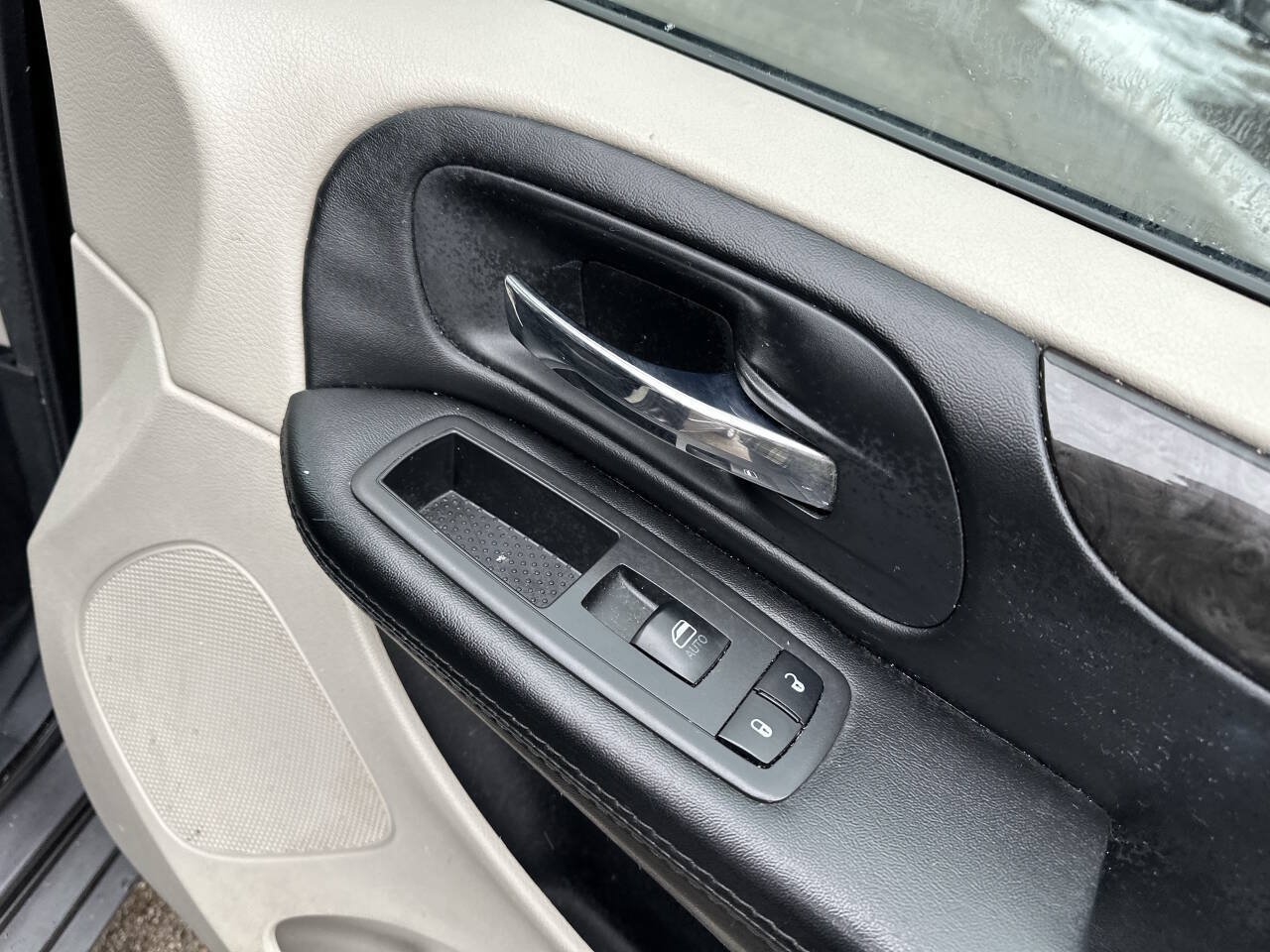 Used 2017 Dodge Grand Caravan FWD image 24