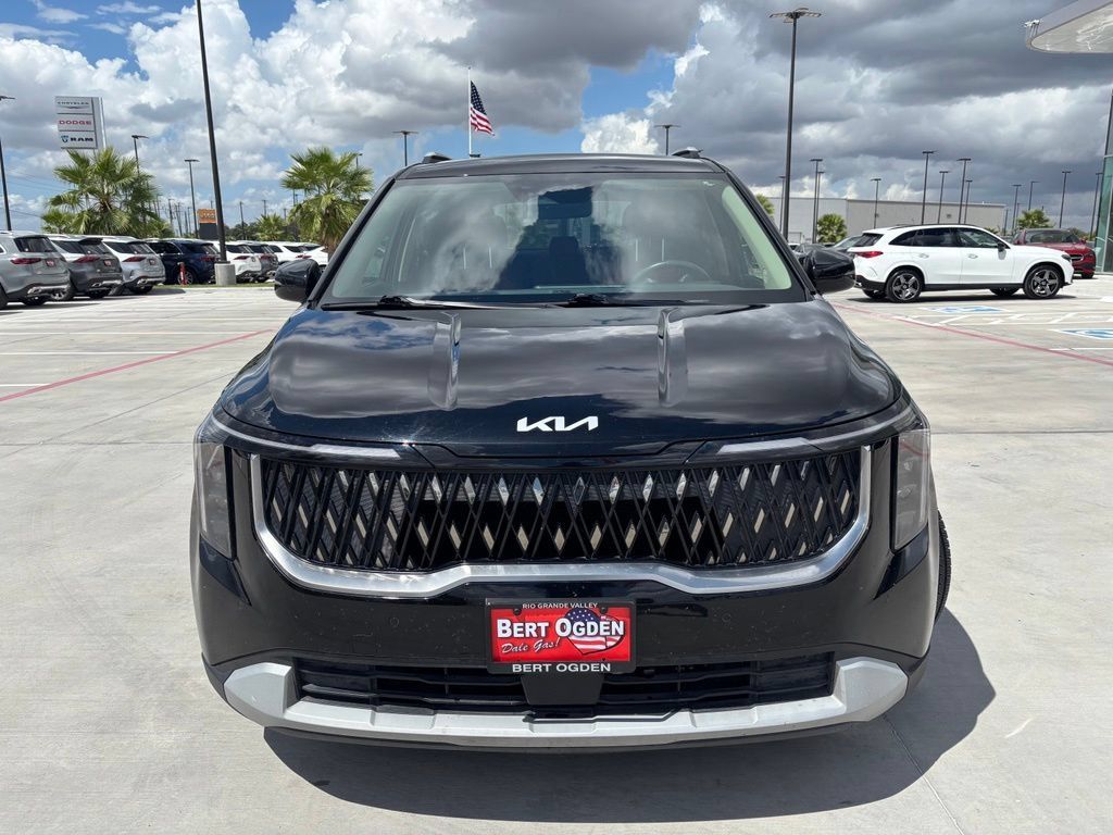 Used 2025 Kia Carnival EX FWD image 2