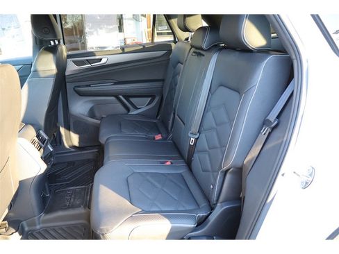 Used 2025 Volkswagen Atlas Cross Sport SE image 20