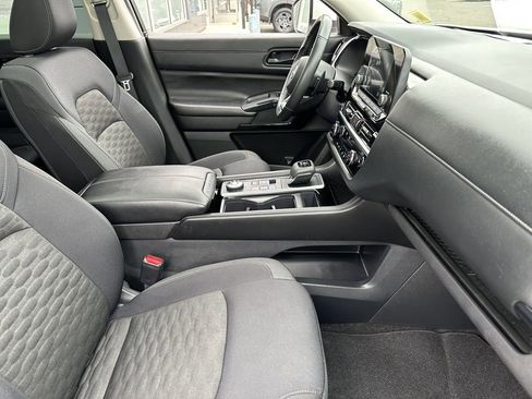 Certified 2024 Nissan Pathfinder SV w/ SV Premium Package AWD/4WD image 31