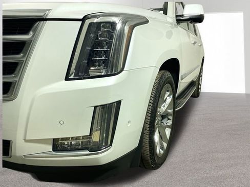 Used 2019 Cadillac Escalade ESV Luxury image 26