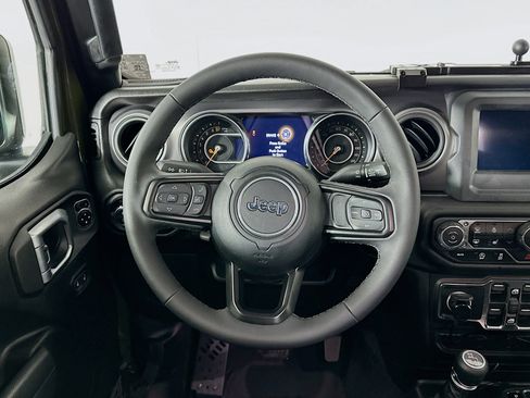 Used 2023 Jeep Gladiator Willys image 17