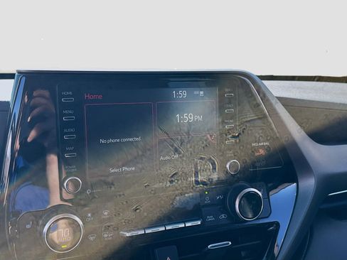 Used 2022 Toyota Highlander XLE image 12