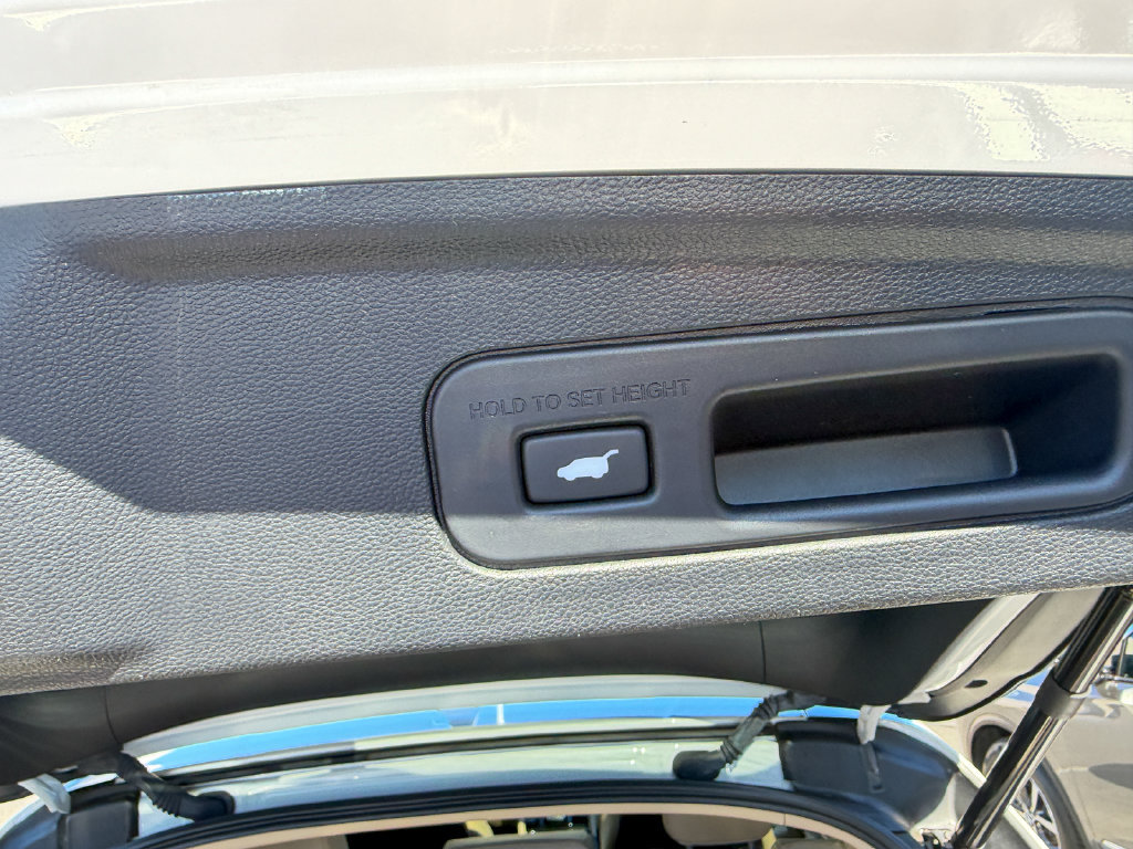 Used 2025 Acura MDX w/ Technology Package FWD image 30