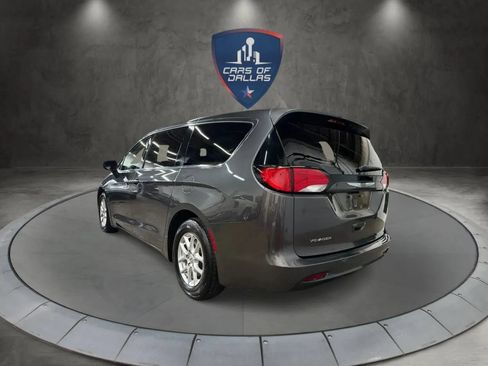 Used 2023 Chrysler Voyager LX FWD image 3