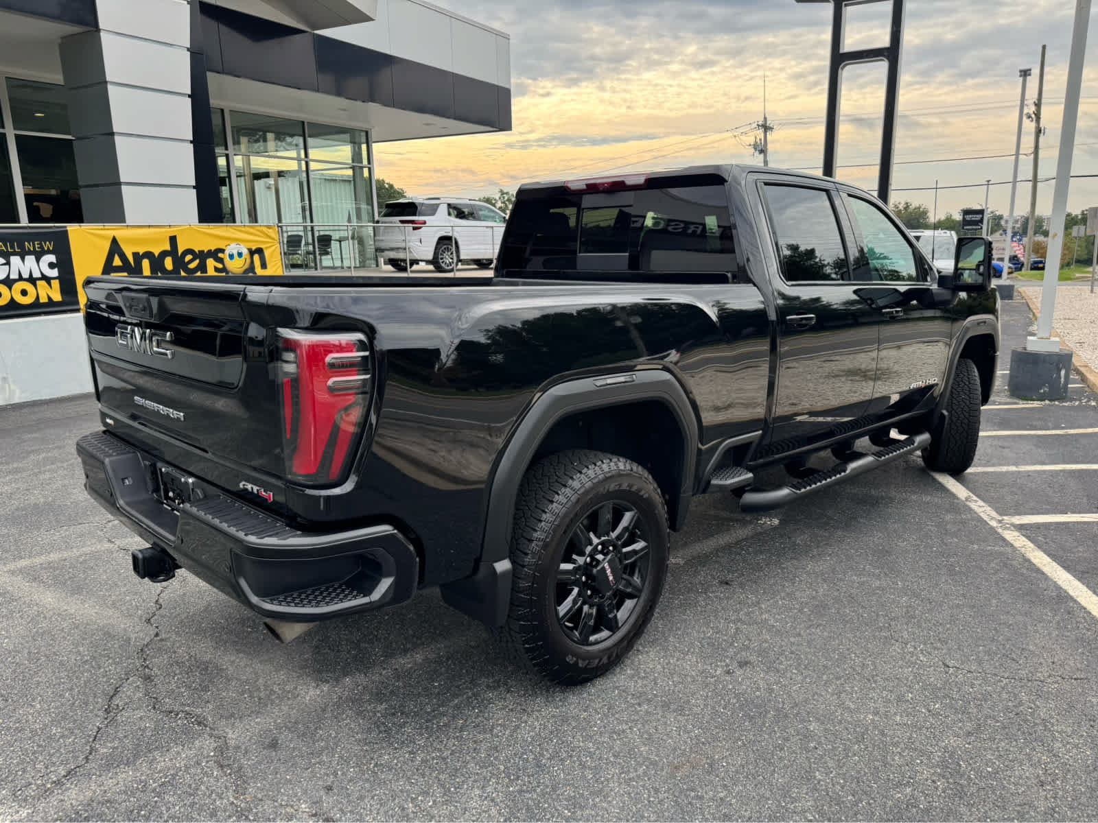 Used 2024 GMC Sierra 2500 AT4 w/ Technology Package AWD/4WD image 7