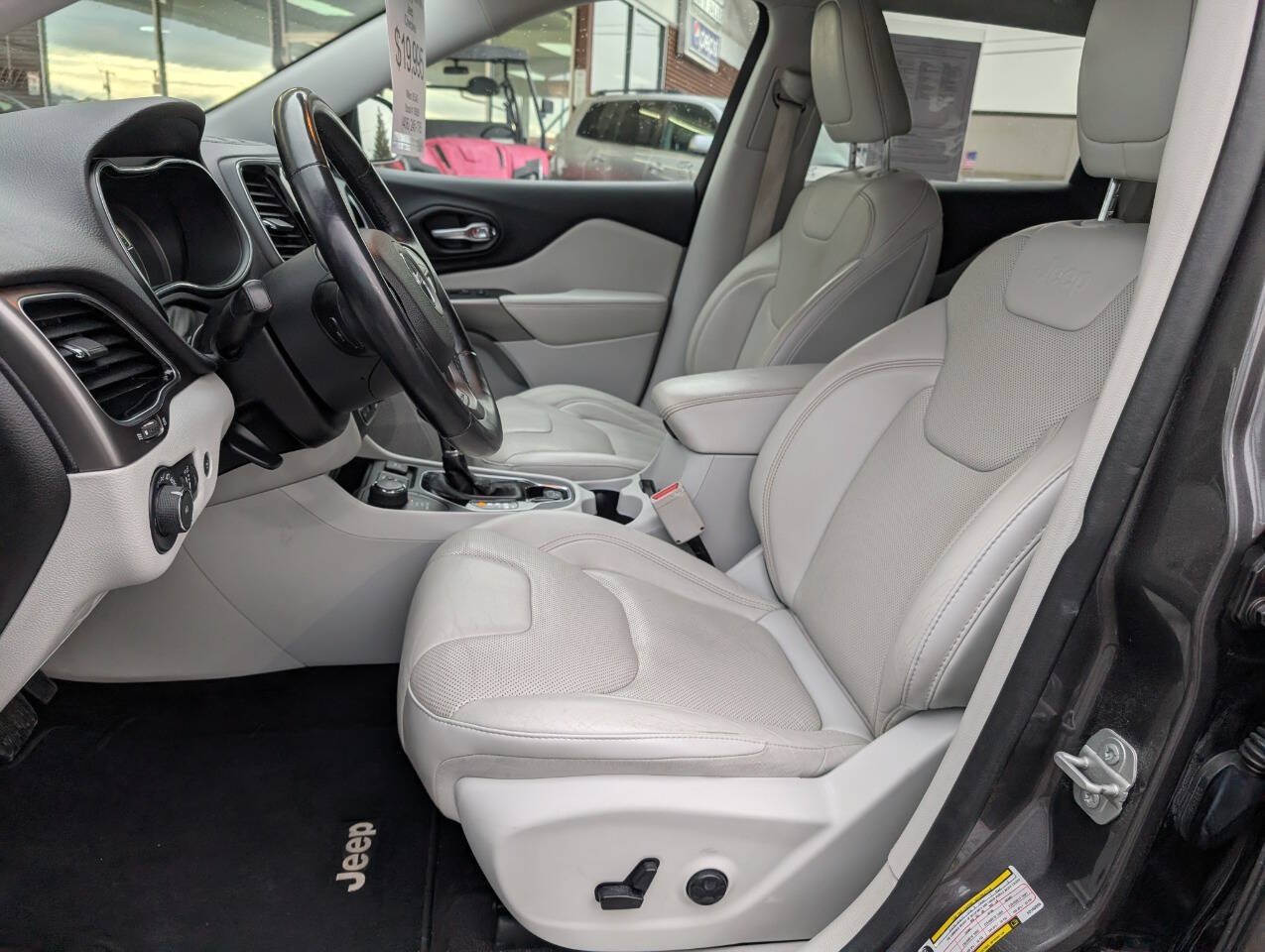 Used 2019 Jeep Cherokee Limited w/ Trailer Tow Group AWD/4WD image 11
