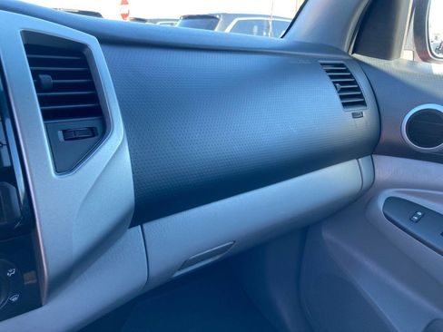 Used 2013 Toyota Tacoma V6 4x4 4dr Double Cab 5.0 ft S image 24