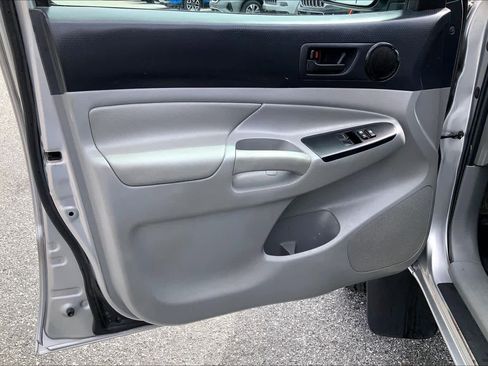 Used 2015 Toyota Tacoma 4x4 Access Cab w/ Convenience Package image 20