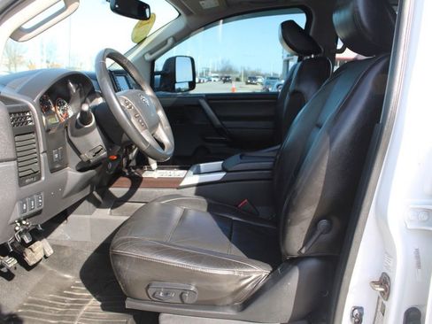 Used 2013 Nissan Titan SL w/ Moonroof Pkg image 15