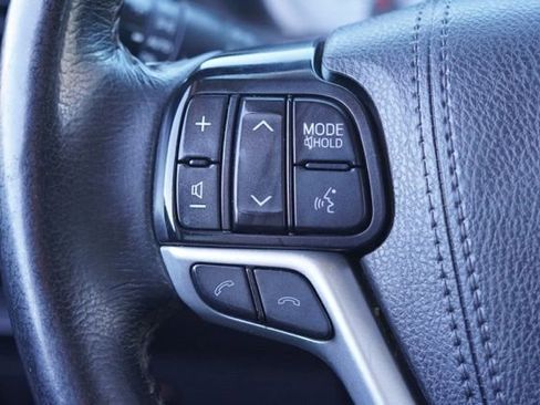 Used 2020 Toyota Sienna SE image 21