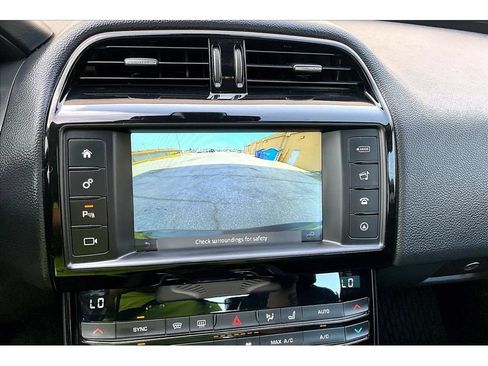 Used 2018 Jaguar XE Premium AWD/4WD image 26