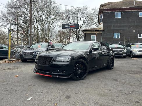 Used 2014 Chrysler 300 C RWD image 2