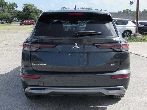 New 2025 Mitsubishi Outlander SE image 4
