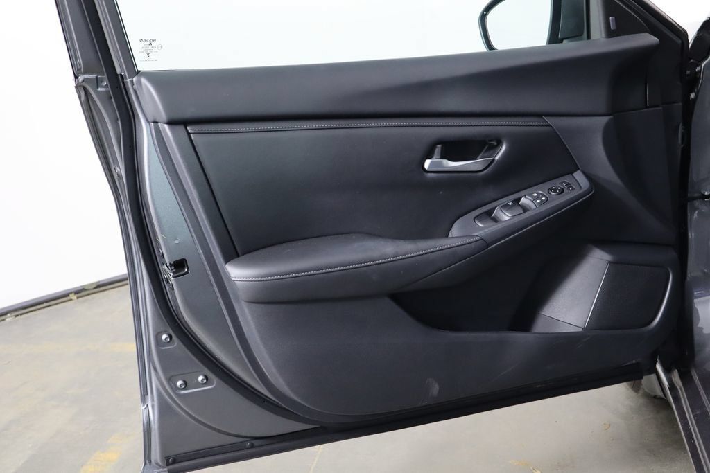 Used 2024 Nissan Sentra SV FWD image 19