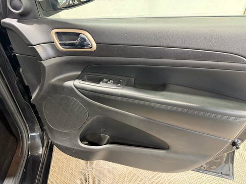 Used 2015 Jeep Grand Cherokee Altitude AWD/4WD image 14