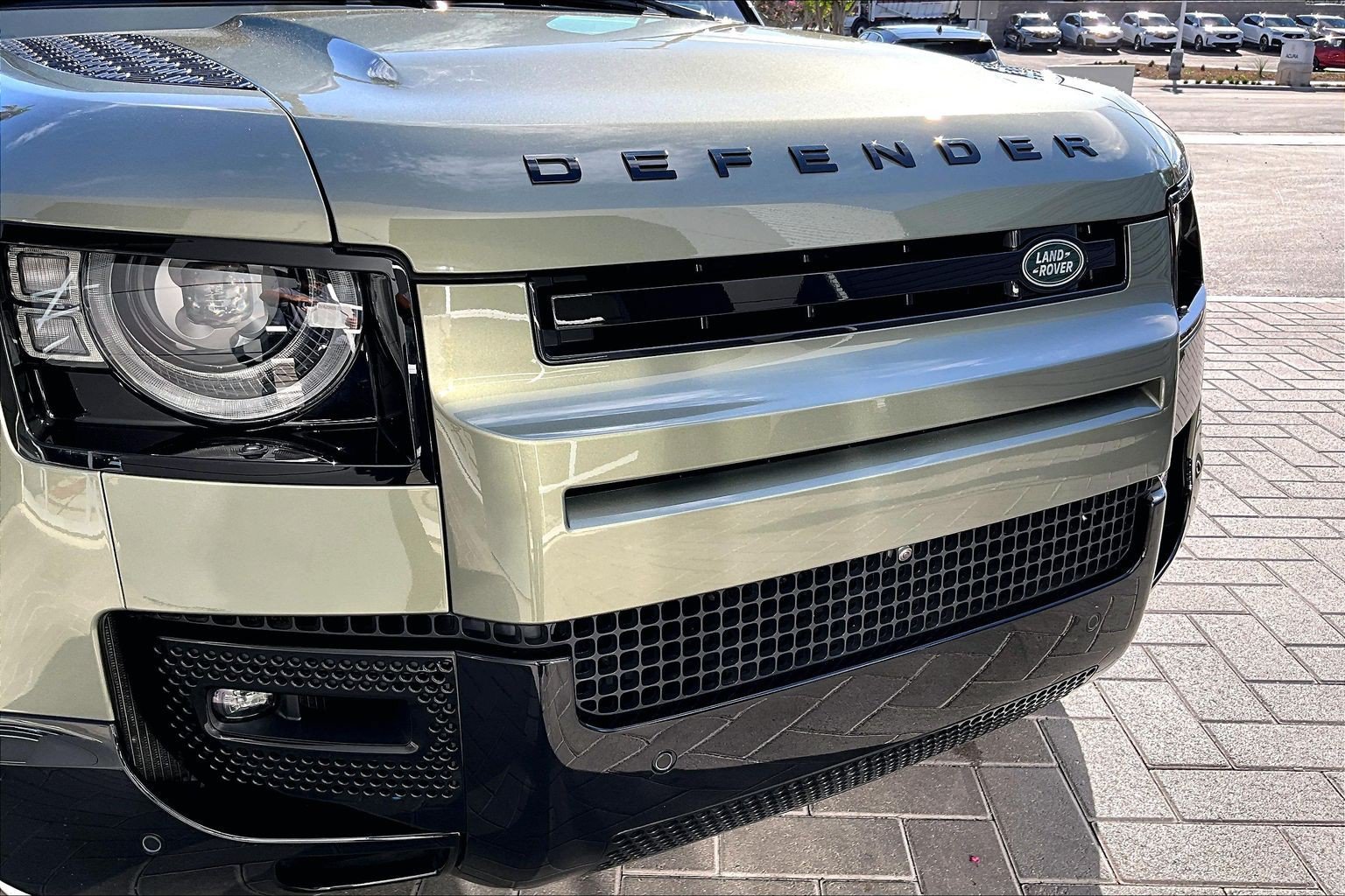 Used 2025 Land Rover Defender 110 X-Dynamic SE AWD/4WD image 30