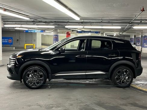 Used 2025 Nissan Kicks SR w/ SR Premium Package image 31