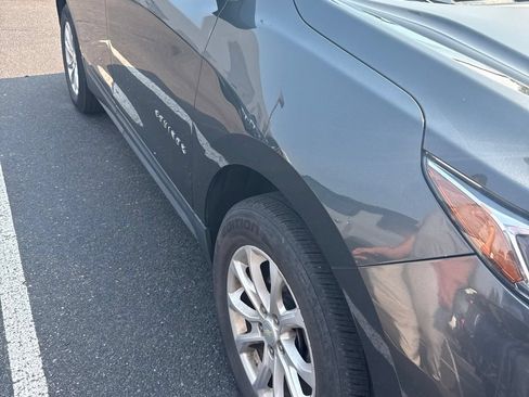 Used 2018 Chevrolet Equinox LT w/ Sun & Infotainment Package AWD/4WD image 2