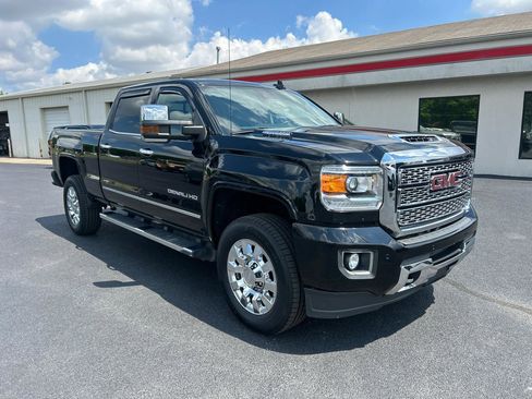 Used 2018 GMC Sierra 2500 Denali w/ Duramax Plus Package AWD/4WD image 3