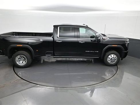 New 2026 GMC Sierra 3500 Denali w/ Denali Reserve Package image 16