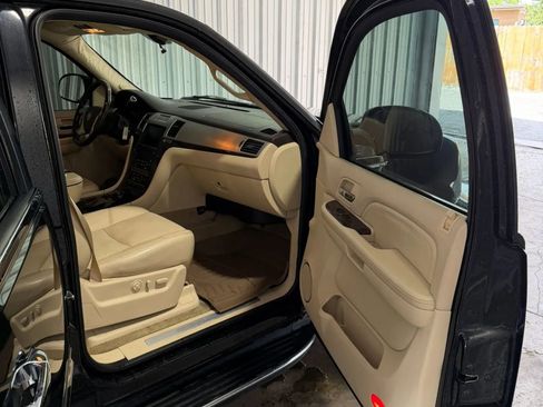 Used 2007 Cadillac Escalade AWD w/ Information Package image 21