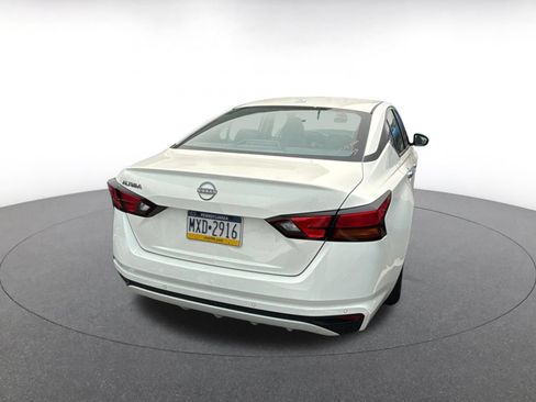 Used 2025 Nissan Altima 2.5 SV FWD image 9