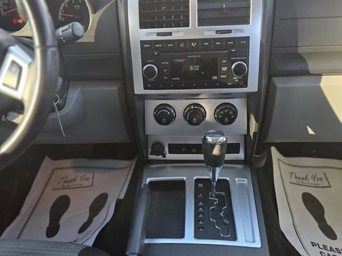 Used 2008 Dodge Nitro SLT RWD image 11