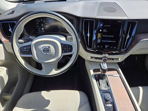 Used 2021 Volvo XC60 T5 Momentum w/ Advanced Package AWD/4WD image 12