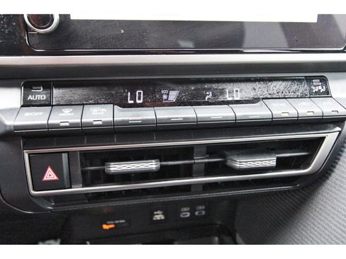 Used 2025 Toyota Camry SE w/ Convenience Package FWD image 28