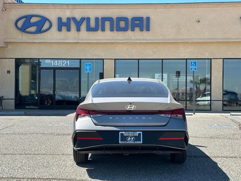 Used 2024 Hyundai Elantra SEL FWD image 6