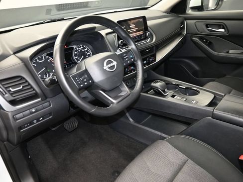 Used 2025 Nissan Rogue SV FWD image 19