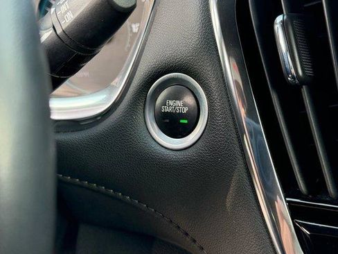 Used 2023 Chevrolet Traverse LT image 32