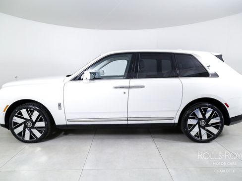 Certified 2025 Rolls-Royce Cullinan image 3