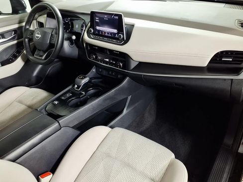 Used 2025 Nissan Rogue SV FWD image 13