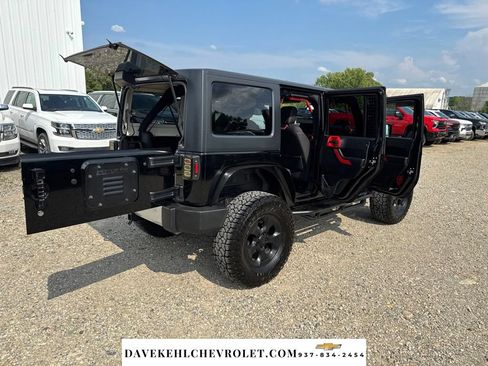 Used 2015 Jeep Wrangler Unlimited Sahara AWD/4WD image 29