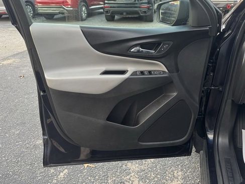 Used 2020 Chevrolet Equinox LS image 17
