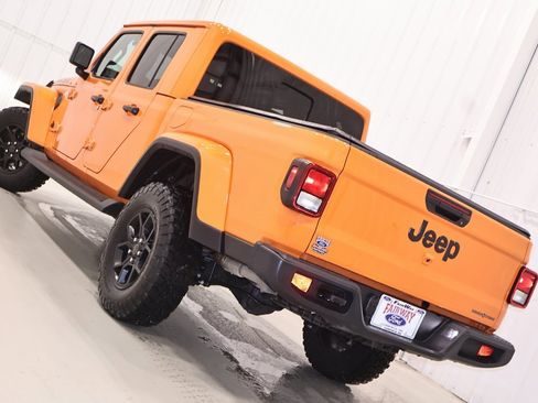 Used 2025 Jeep Gladiator Sport image 35