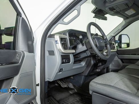 Used 2024 Ford F250 XL w/ STX Appearance Package AWD/4WD image 10