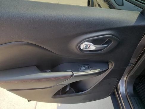 Used 2019 Jeep Cherokee Trailhawk w/ Cold Weather Group AWD/4WD image 15