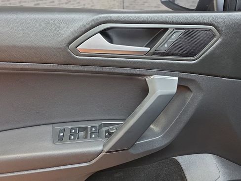 Used 2019 Volkswagen Tiguan SE AWD/4WD image 21