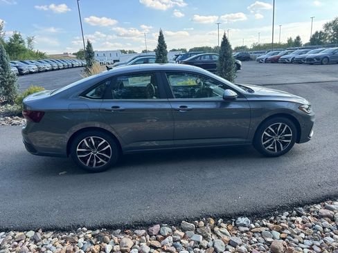 New 2025 Volkswagen Jetta SE image 6